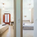 Rhenea * Imerovigli (Santorini)