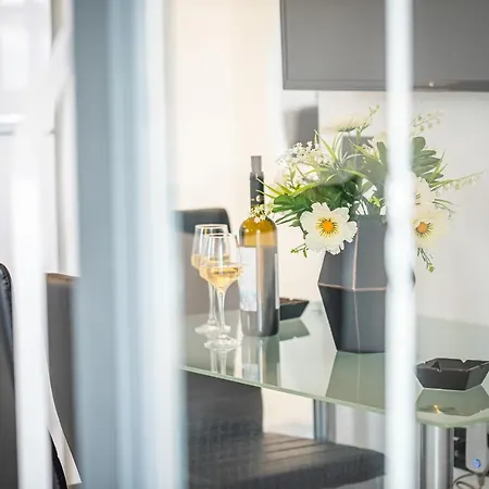 Rhenea Apartment *