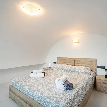 Rhenea Apartment *