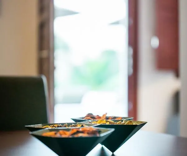 Rhenea * Imerovigli (Santorini)