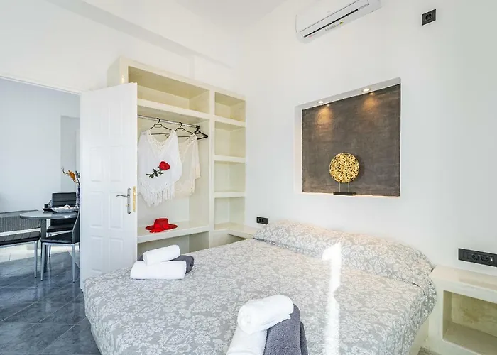 Rhenea Apartment Imerovigli (Santorini)