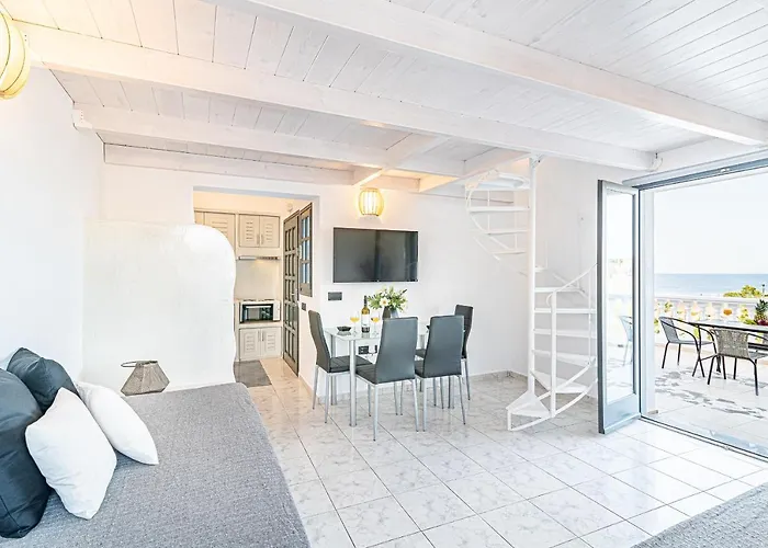 Rhenea * Imerovigli (Santorini)